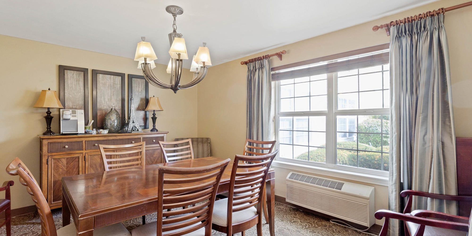 Dining room at Sullivan Park Care Center